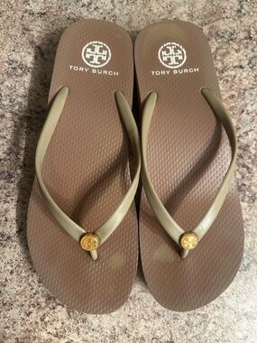 Tory Burch Tan Flip Flops Size 9
